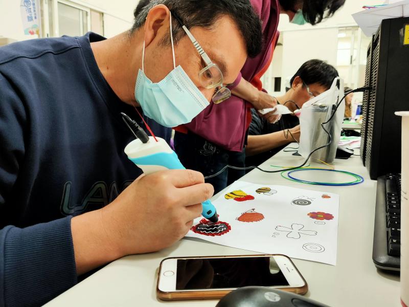 完成3D列印小蜜蜂~繼續奮鬥