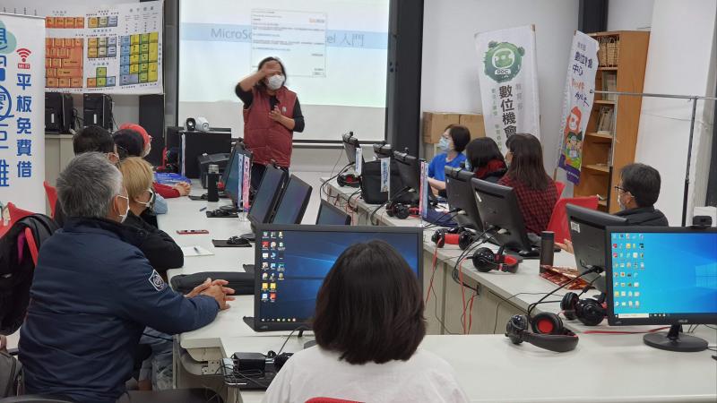 文件資料可以用文書軟體預先建檔，傳送自己手機備用