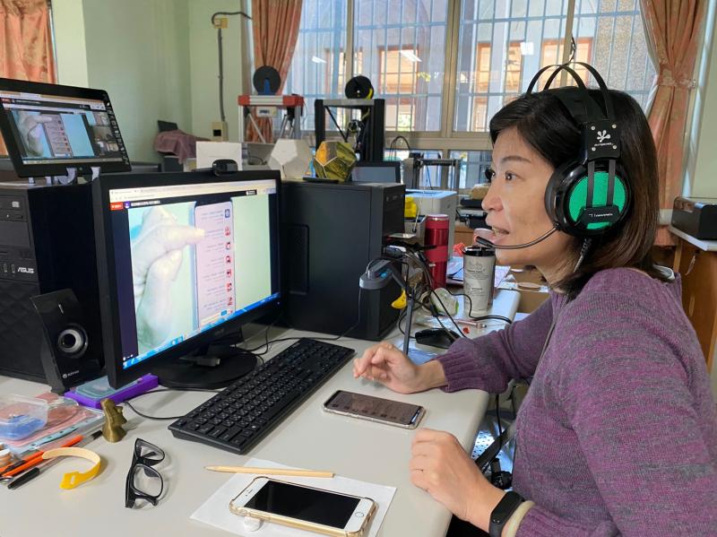 用實物投影機遠距教學