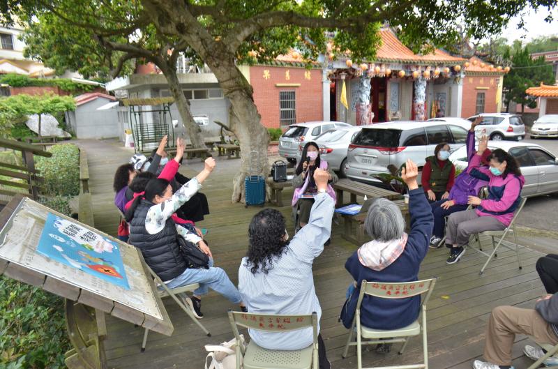 老師提問假消息，學員踴躍回覆問題