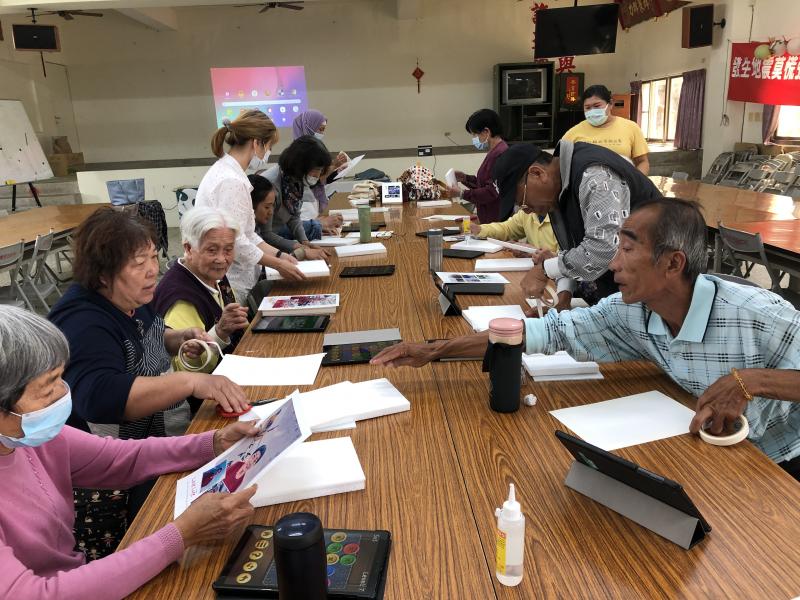 把拍好、列印出來的照片做成美麗相框