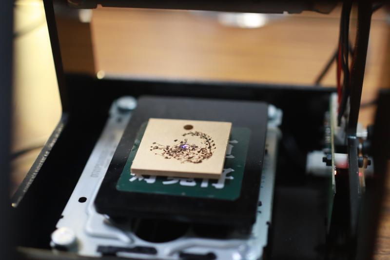 學習小型雷雕機刻製作品