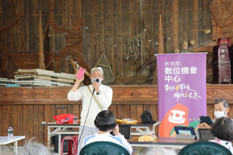 學員在分享體驗電子便利支付的好處！