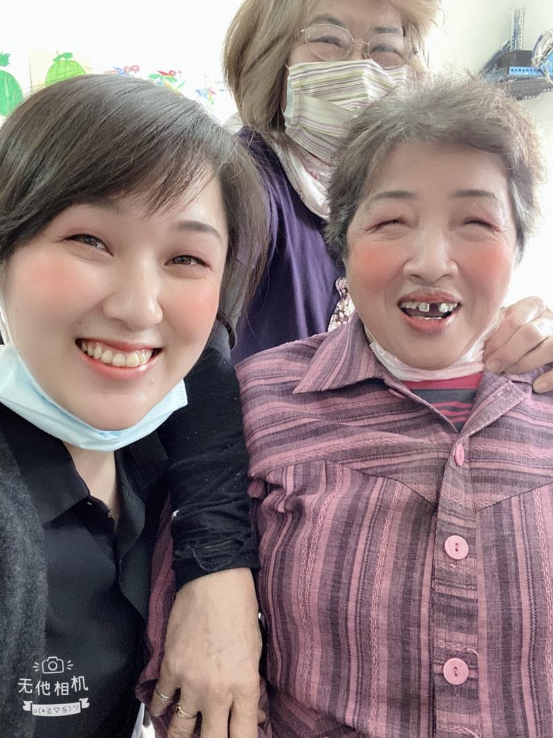 體驗美圖相機 每位學員都笑開懷