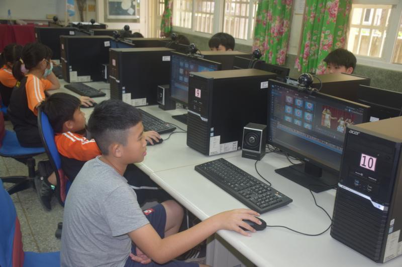 課前20分鐘中英打練習。