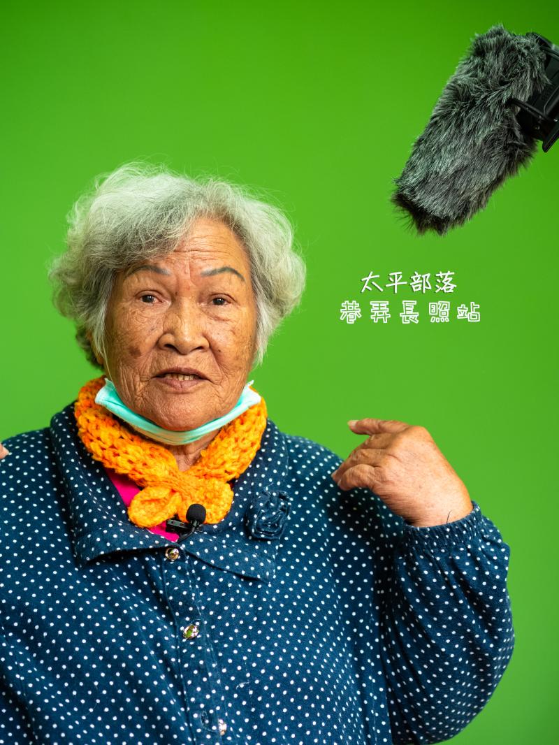 兩堂課下來，蒐錄了多位長輩的故事，他們有時講得眉飛色舞、有時說得情到深處，令人感動，都是非常珍貴的寶書。