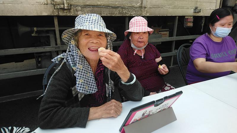 玩遊戲吃點心真開心