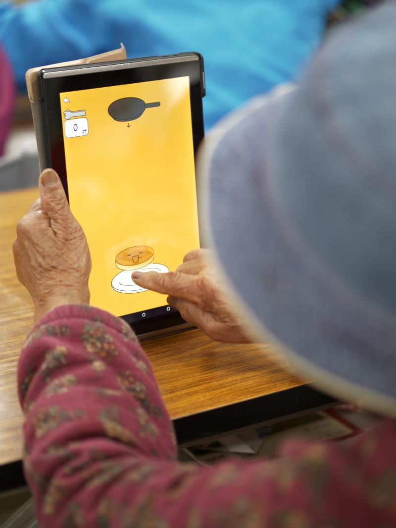 卓樂部落是最靠近八通關古道的部落之一，在山腳下區域一帶，我們倚著美景，教數位平板課程。