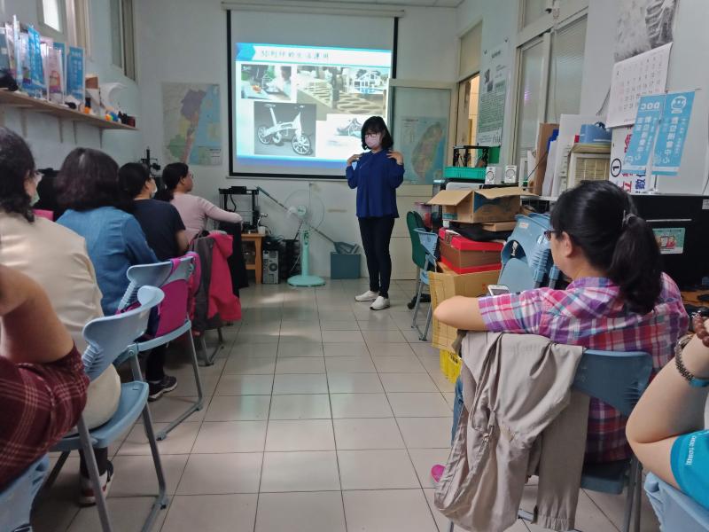 開課前周瑞玲講師做防疫宣導