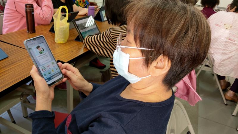 每日防疫訊息通報  手機LINE完成疾管家下載