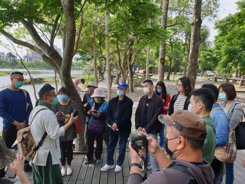 湖面景物拍攝，要避免在逆光處