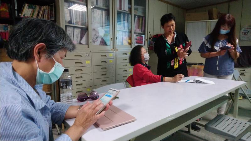 安琪老師分組教學，做好防疫，效果更棒。