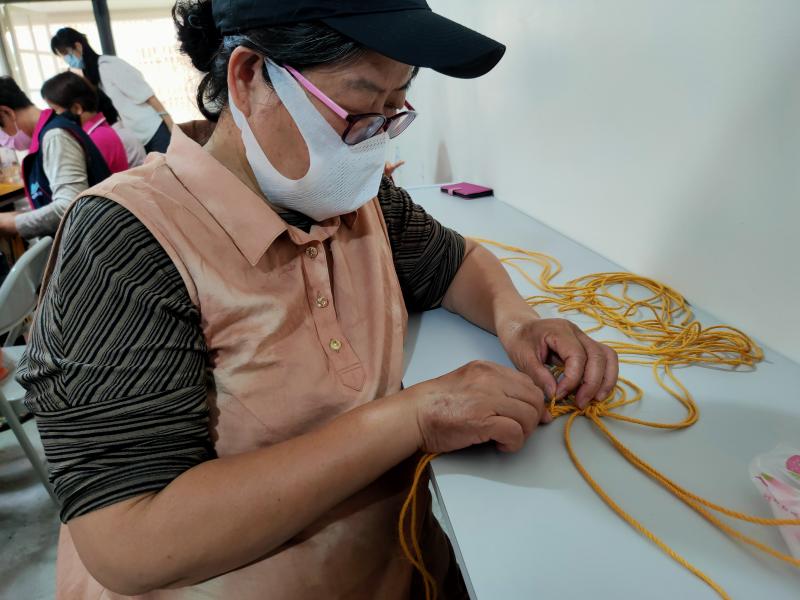 拉緊~1、2 要在緊一點才好