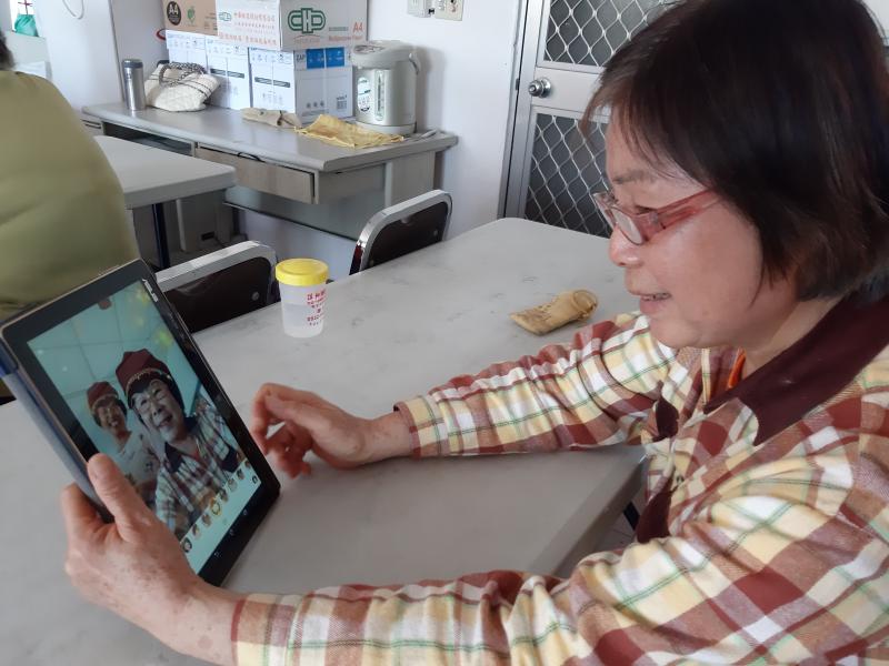 用平板拍照真是有趣