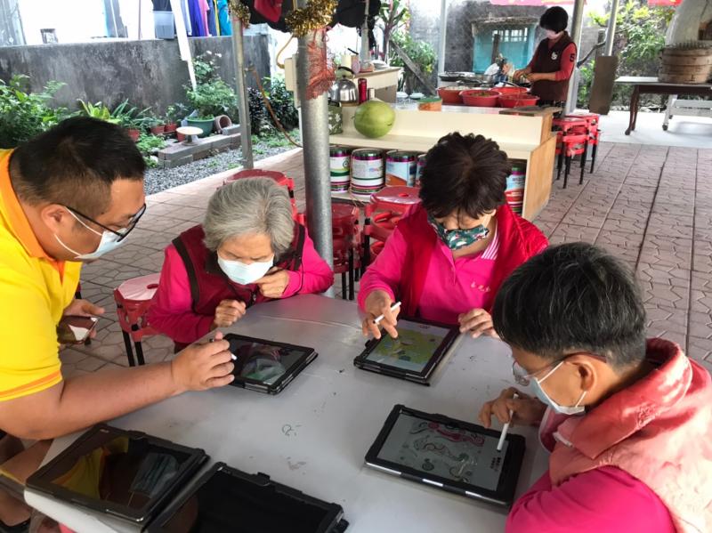 講師指導祕密花園數位繪本軟體