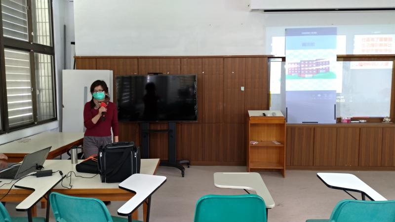 學員上台練習簡報