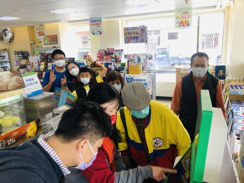 教學員操作口罩預購3.0