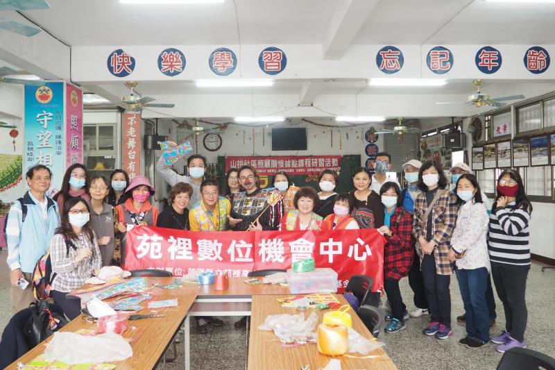 在山柑社區活動中心大合影