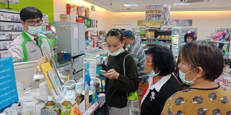 學員出外實際看到手機支付宣導。