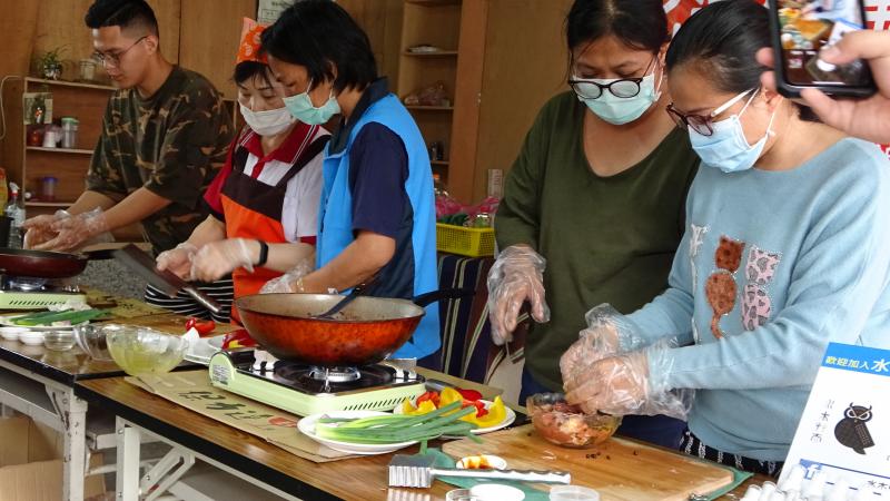 學員烹飪的過程