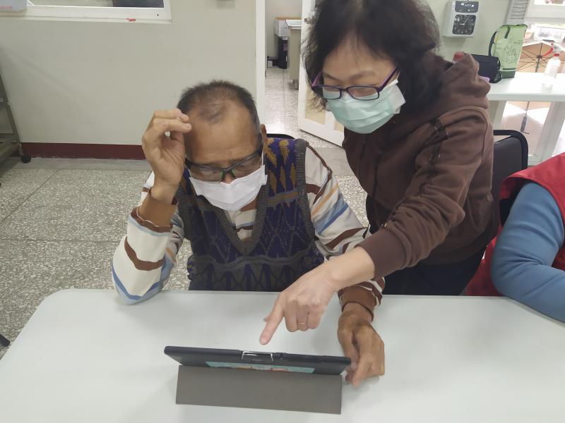 志工學員協助長者