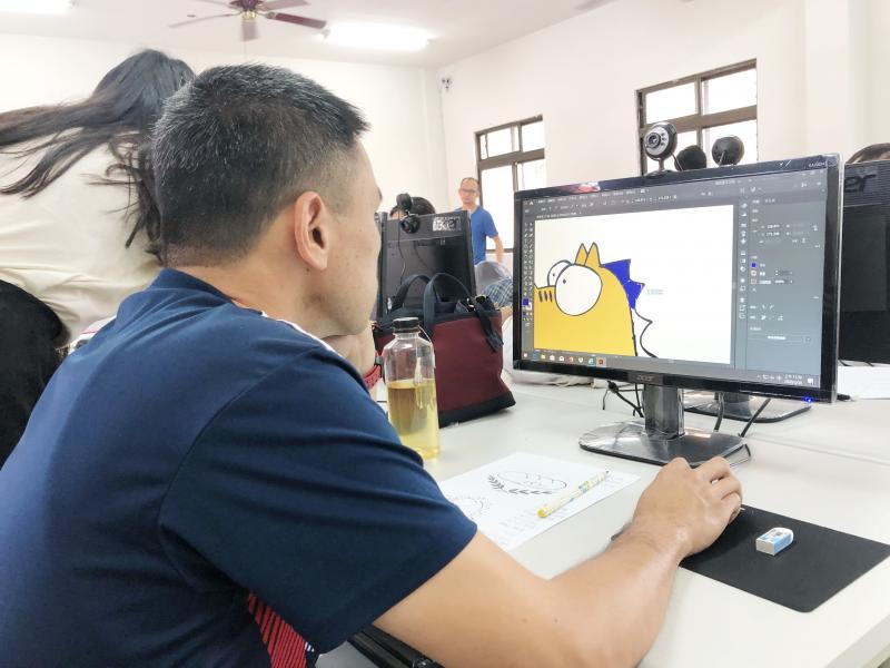 劉怡宏大哥， 以自家品牌麵包店「大火龍的ㄆㄤˋ」LOGO，使用AI軟體繪製而成。