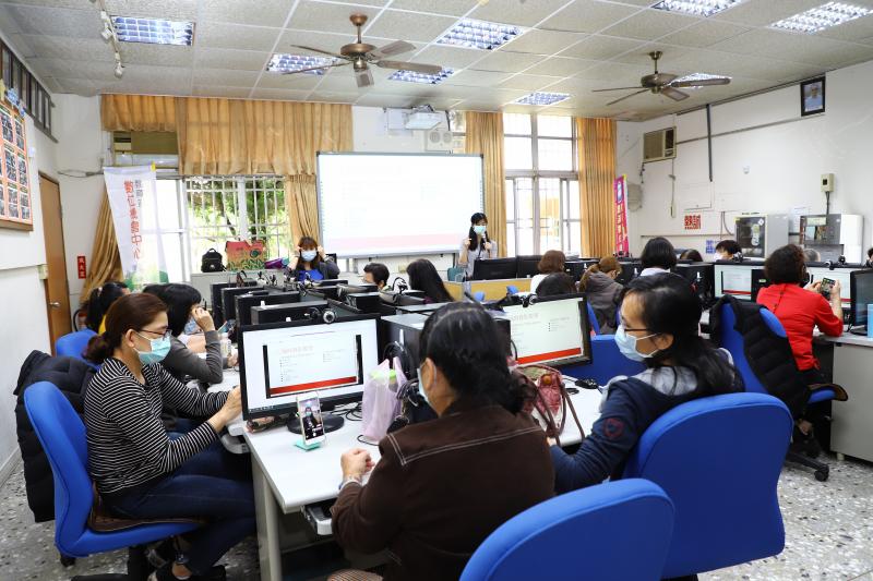 婦女朋友很踴躍參加此課程