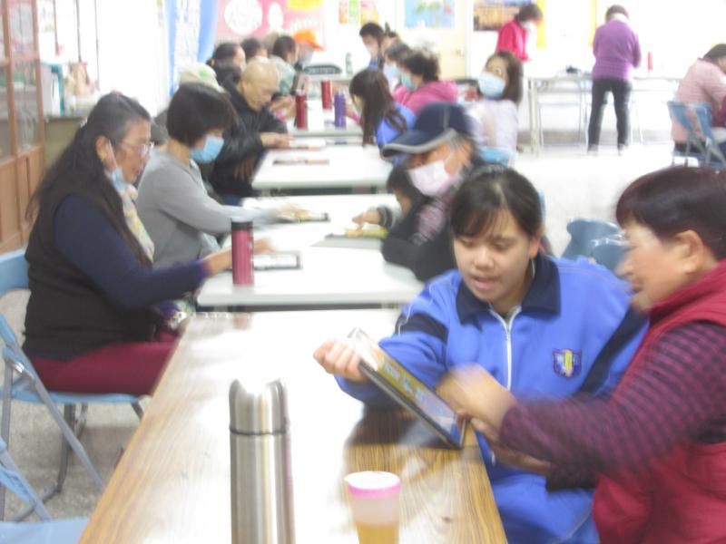 介紹衛生福利部及所屬機關 LINE@頻道1. 衛生福利部 X LINE@2. 國民健康署 X LINE@3. 疾病管制署 X LINE@4. 健康保險署 X LINE@5. 食品藥物管理署 X LINE@，協助有手機的民眾立馬加入!