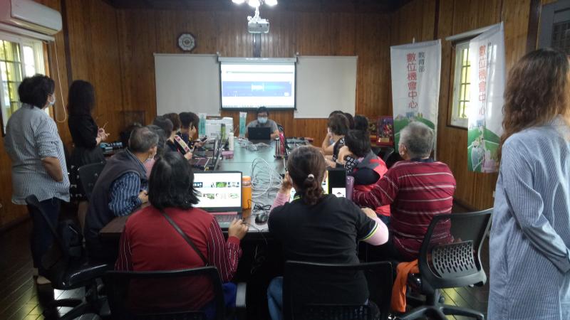 教導學員如何書寫廣播腳本