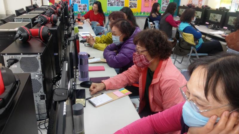 學員認真上課中