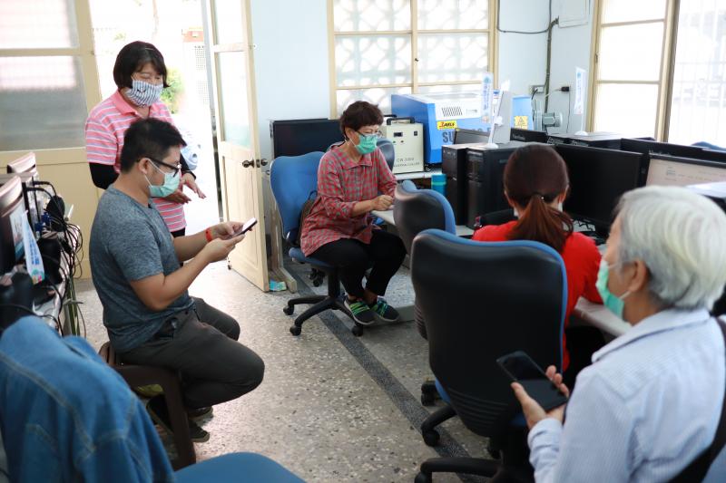 講師協助學員申請綁定健保快易通APP帳號