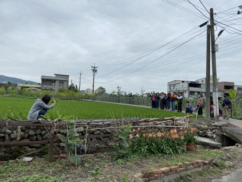 老師帶大家至石墻社區外拍