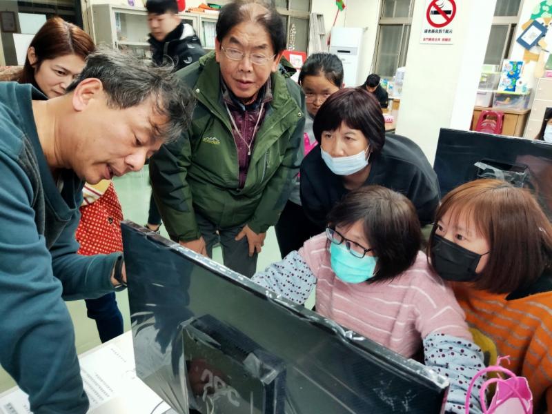 有步驟看不懂?老師親自下來教!