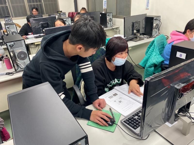 旁邊都有助教可以隨時解決你的疑難雜症~