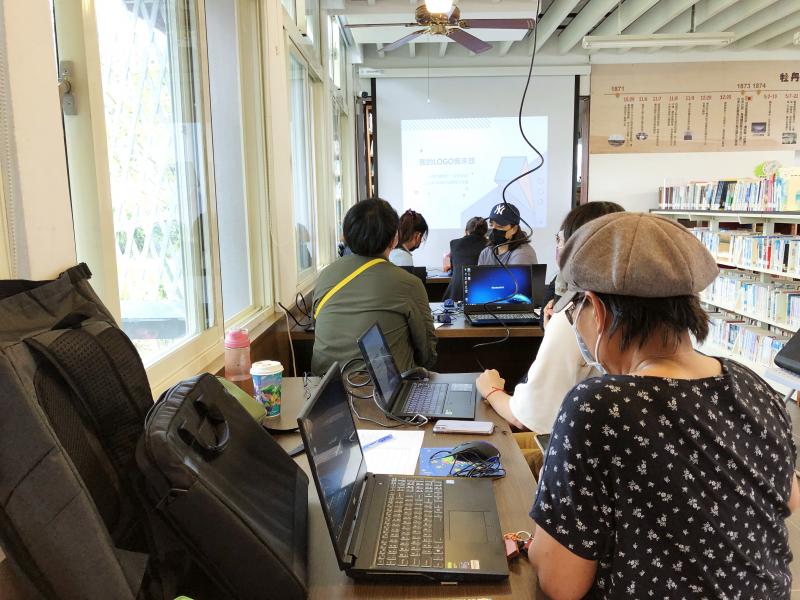 好看的圖像總是會讓能多看一眼，產品上的包裝因設計獨特、色彩搭配到位，有效精準抓住顧客的目光。