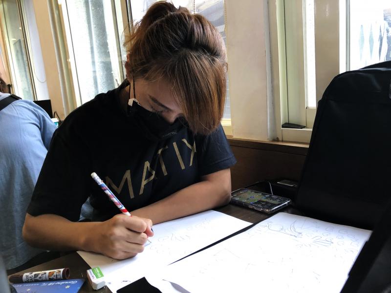 牡丹DOC學員擁有藝術天賦，個個都是創作的藝術家，手繪作業一點都不困難。