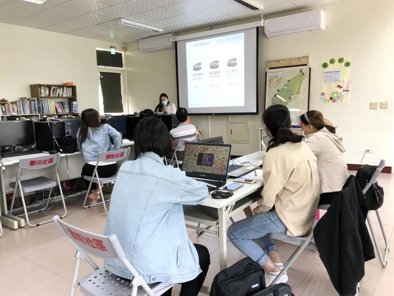 運用視覺感受,無論配色或圖形一眼就看認出店家品牌,加深消費者的印象..