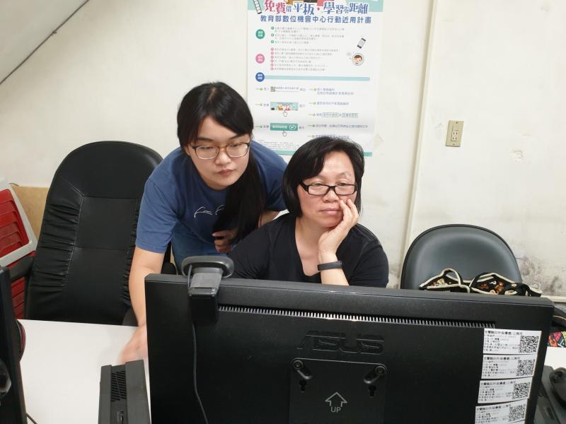 老師教導學員製作故事地圖