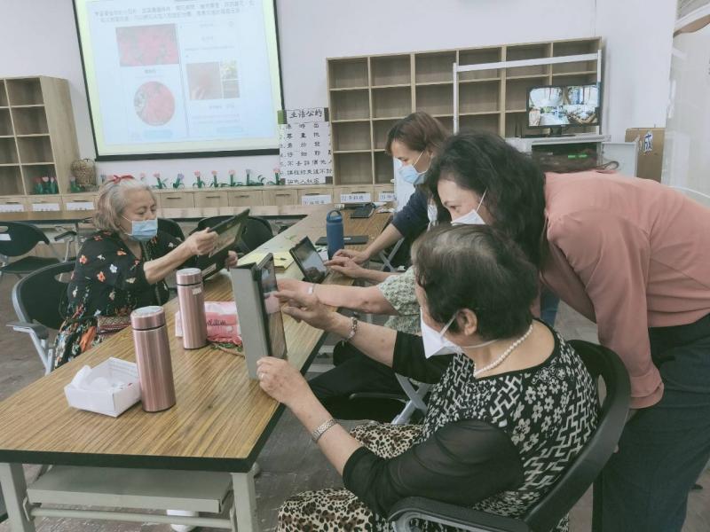 學員學習進度不一樣，羅老師個別指導