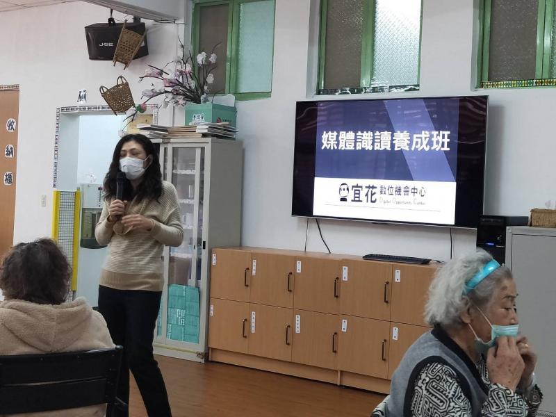 教材部分由輔導團隊規劃，是分班的基礎課程