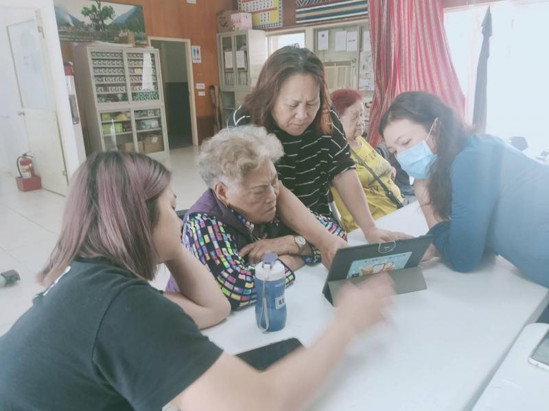平板有許多語音操作功能，也是本次課程的主題
