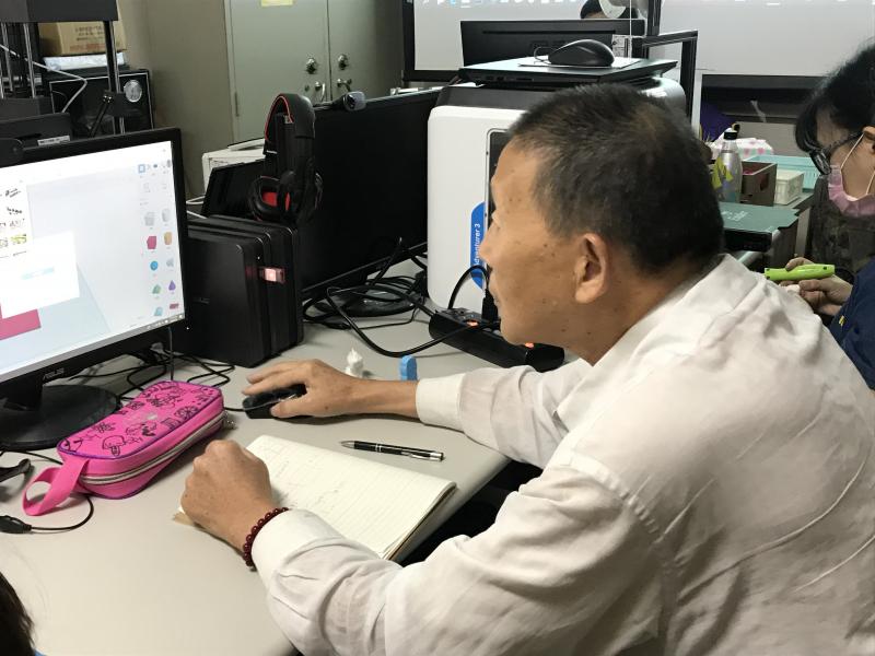 學習使用繪圖軟體繪製圖案