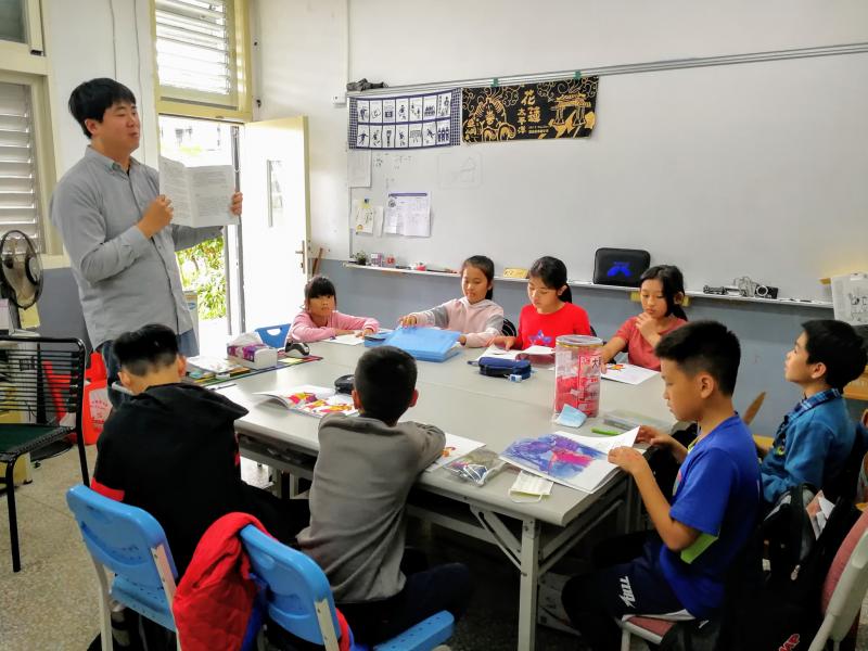 老師先解說上次討論好的場景，以及分組拍攝的部分。