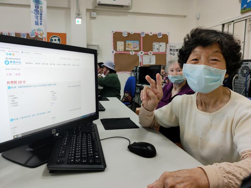 YA~我考10分拉~嘿嘿~滿分