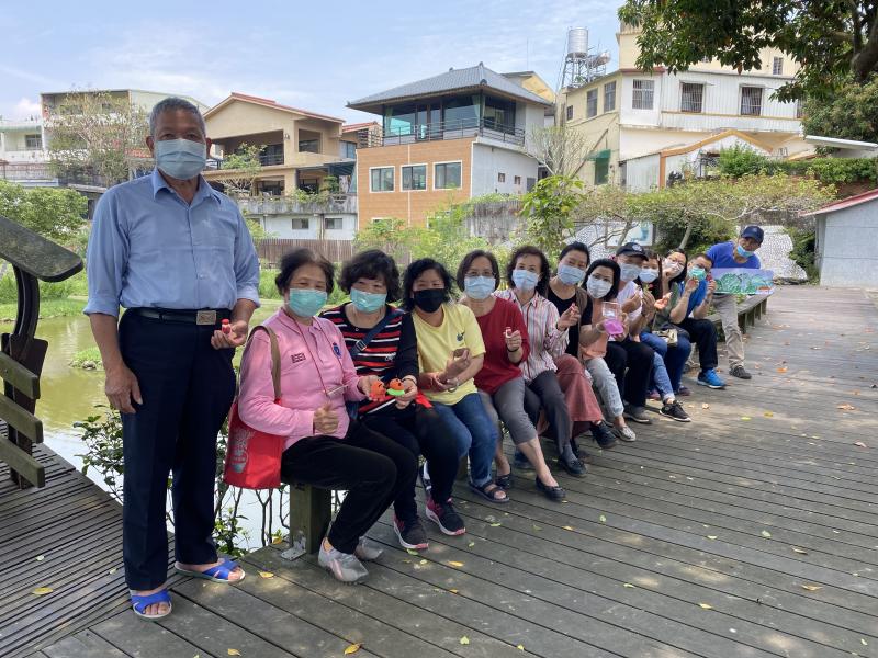 手拿捏偶大合照