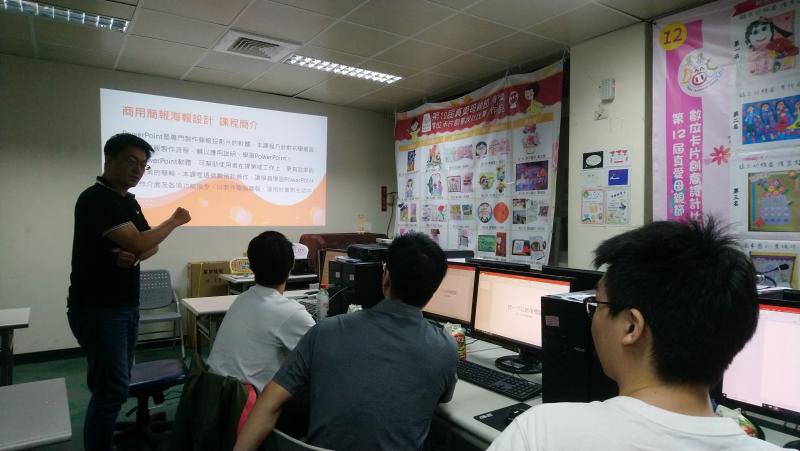 黃老師細心說明上課大綱與實務簡報分享