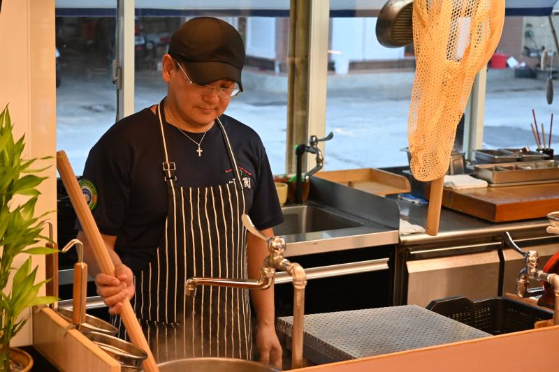 拍攝職人烹飪照片，可做為宣傳用途