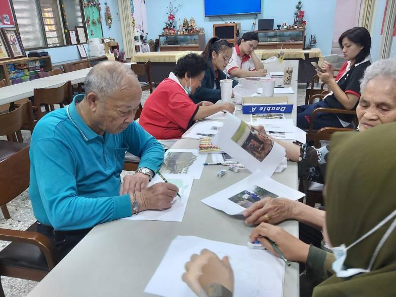 學員手繪的過程。