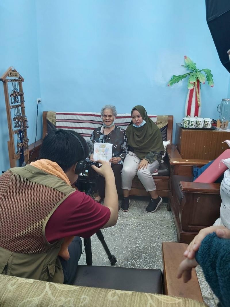 就地打造攝影棚的過程。