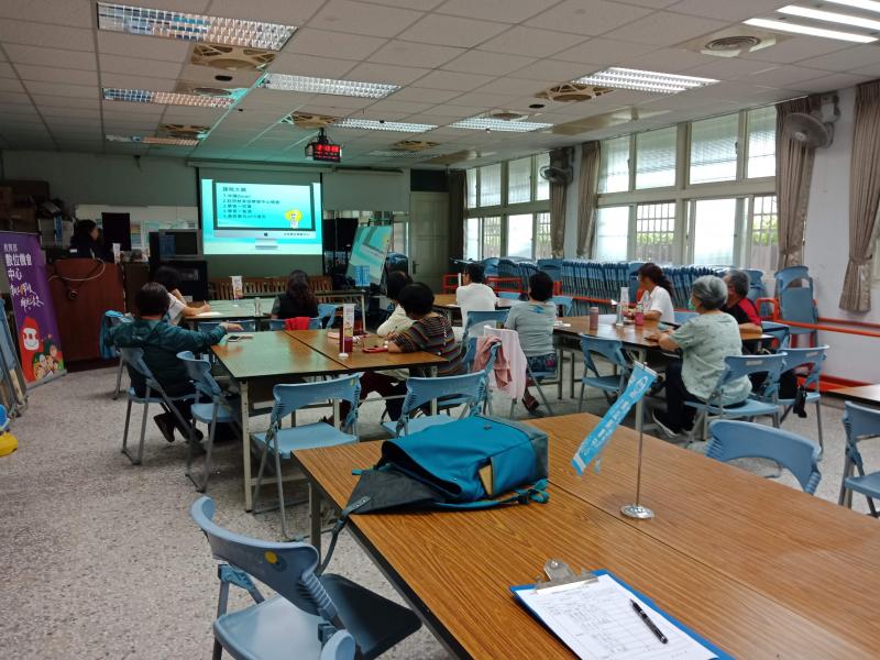 遵循室內社交距離的上課情形